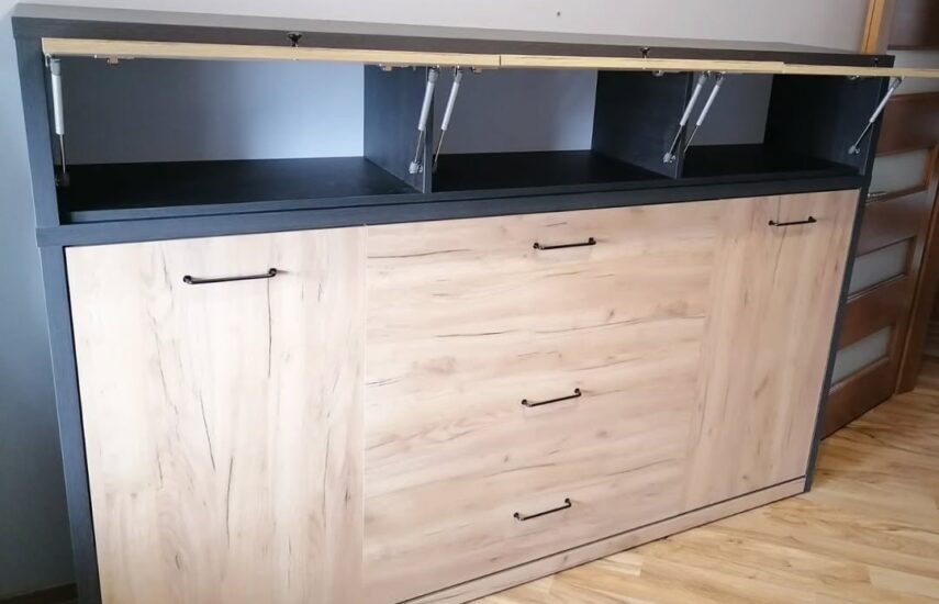 Кровать-трансформер с рабочей зоной в детской комнате