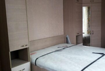 Двуспальная кровать-трансформер с нишами для хранения в спальне