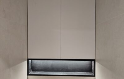 Шкаф в туалет с подсветкой