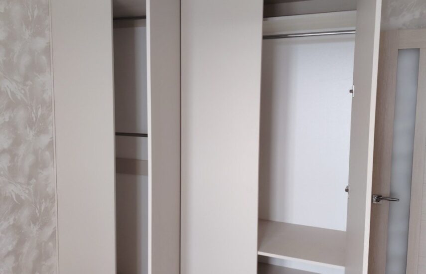 Шкаф с антресолью