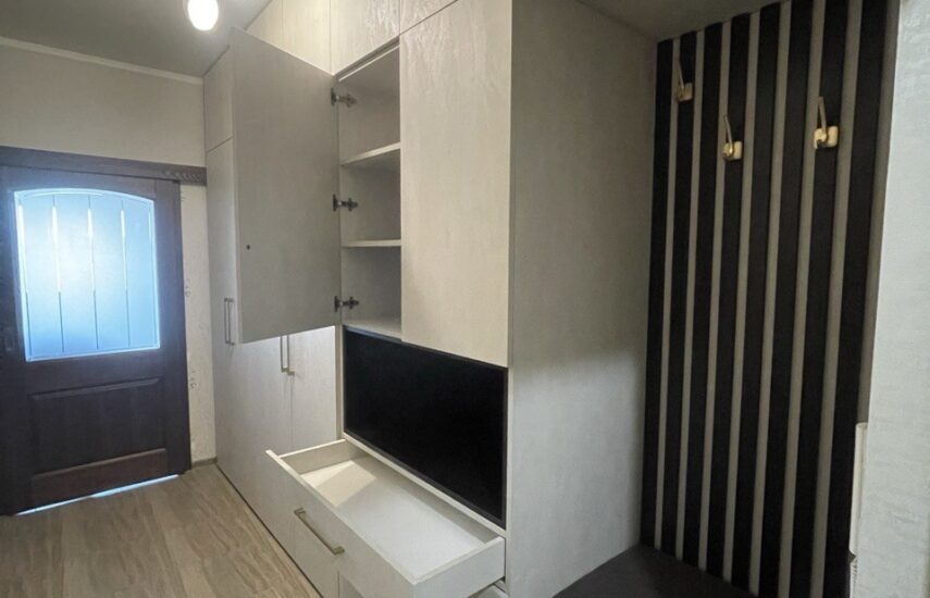 Шкаф в прихожую