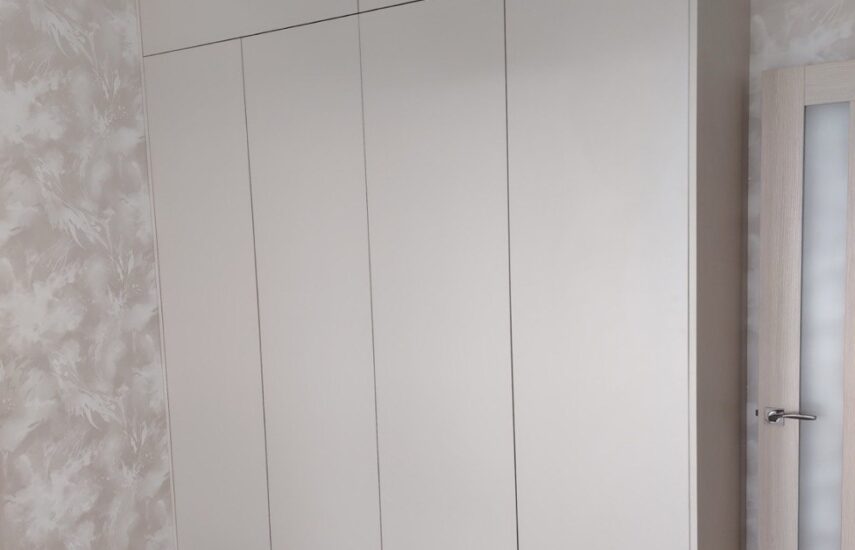 Шкаф с антресолью