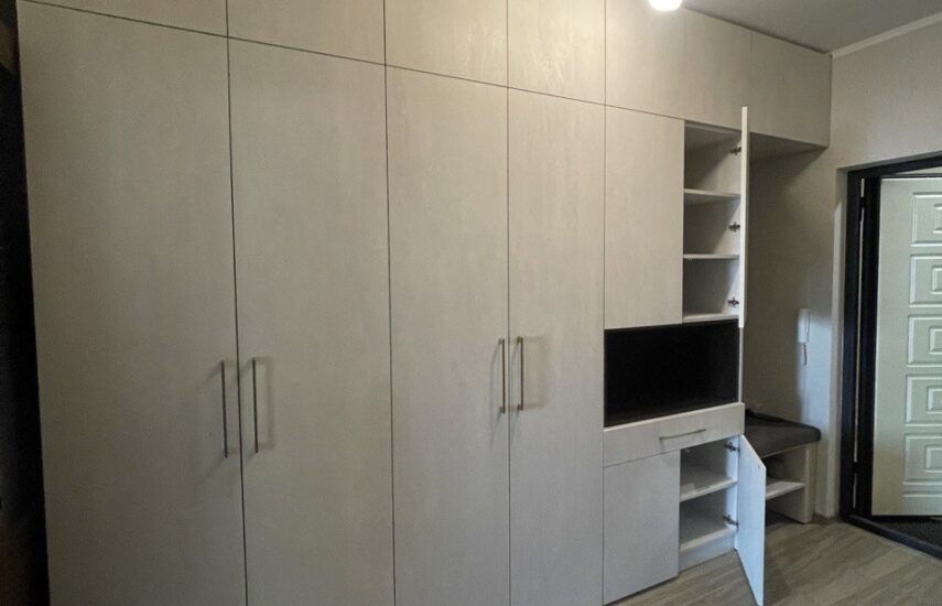 Шкаф в прихожую