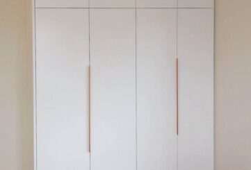 Белый шкаф с торцевыми ручками