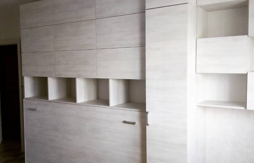 Две кровати-трансформер и стол в детскую комнату