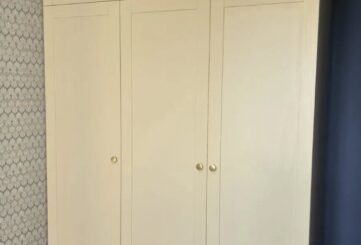 Распашной шкаф с рамочными фасадами