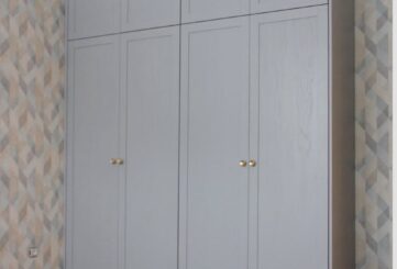 Серый шкаф из крашеного шпона