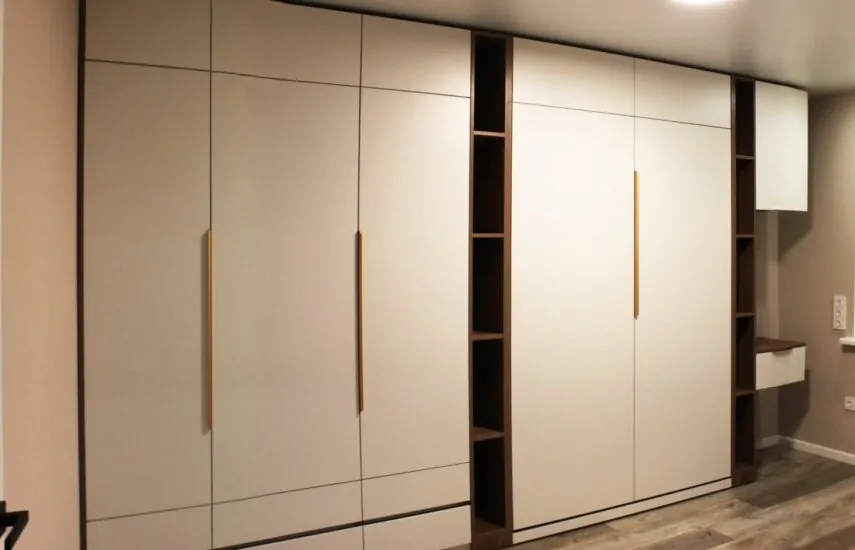 Кровать-трансформер с зоной хранения одежды для спальни