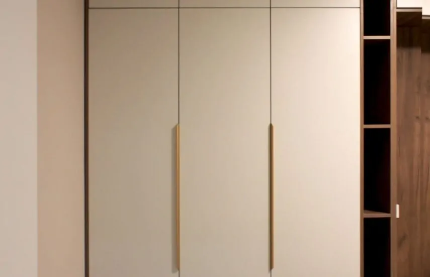 Кровать-трансформер с зоной хранения одежды для спальни