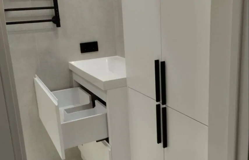 Шкаф и тумба в ванную