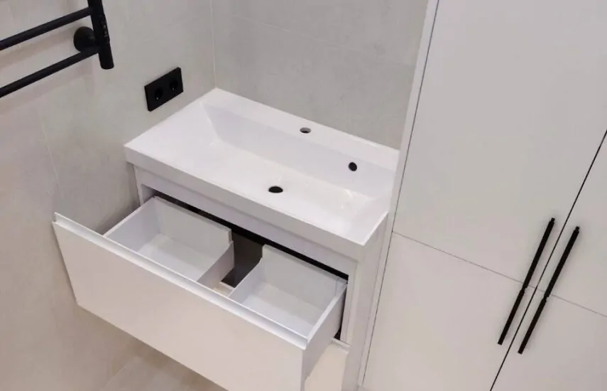 Шкаф и тумба в ванную