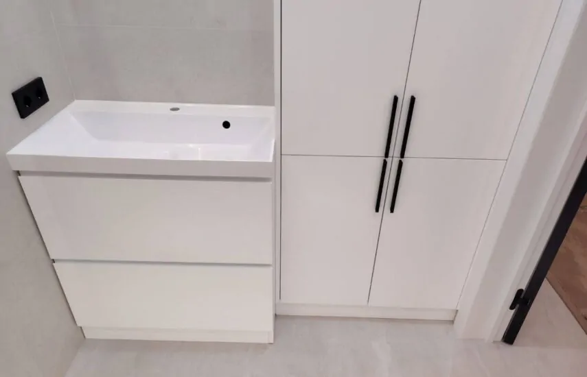 Шкаф и тумба в ванную