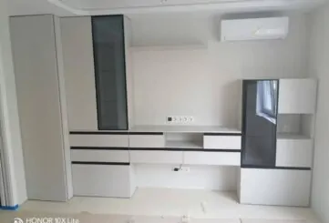 Горка в гостиную, серая со стеклянными фасадами