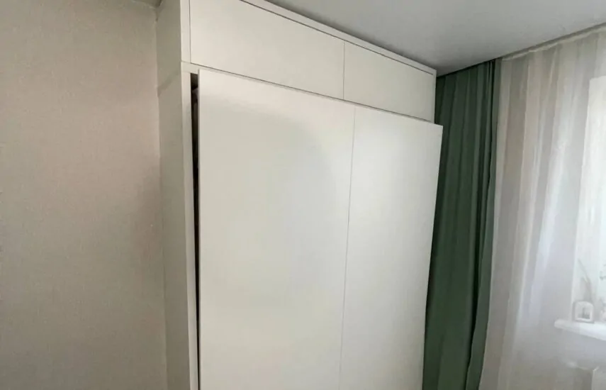 Кровать-трансформер в белом цвете