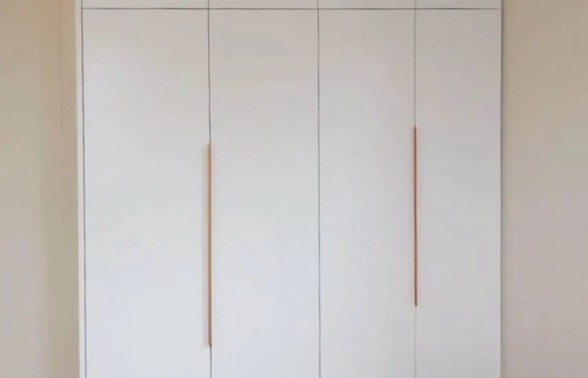 Белый шкаф с торцевыми ручками