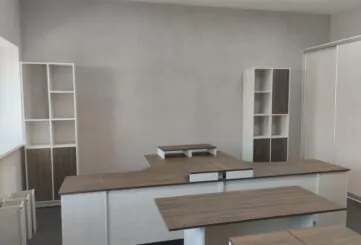 Мебель в офис, сочетание белого и дерева