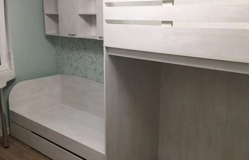 Комплект мебели в детскую