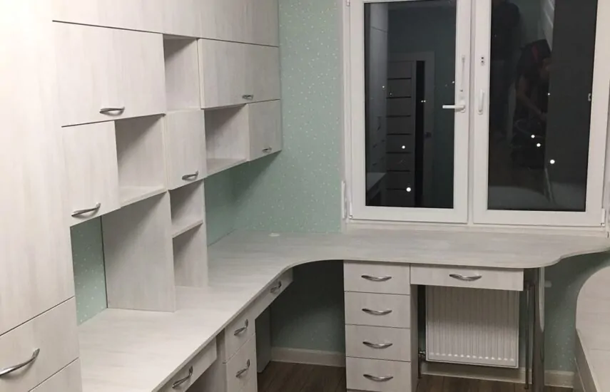 Комплект мебели в детскую