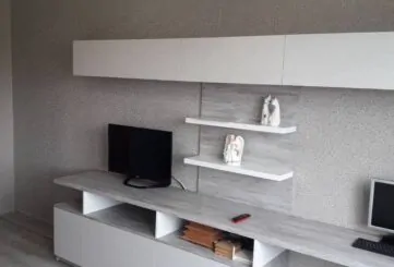 Стенка в зал, переходящая в рабочую зону.