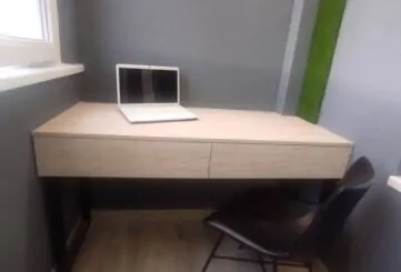 Стол, рабочие место на балконе