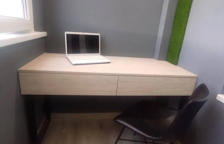 Стол, рабочие место на балконе