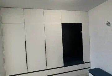 Шкаф и банкетка в прихожую